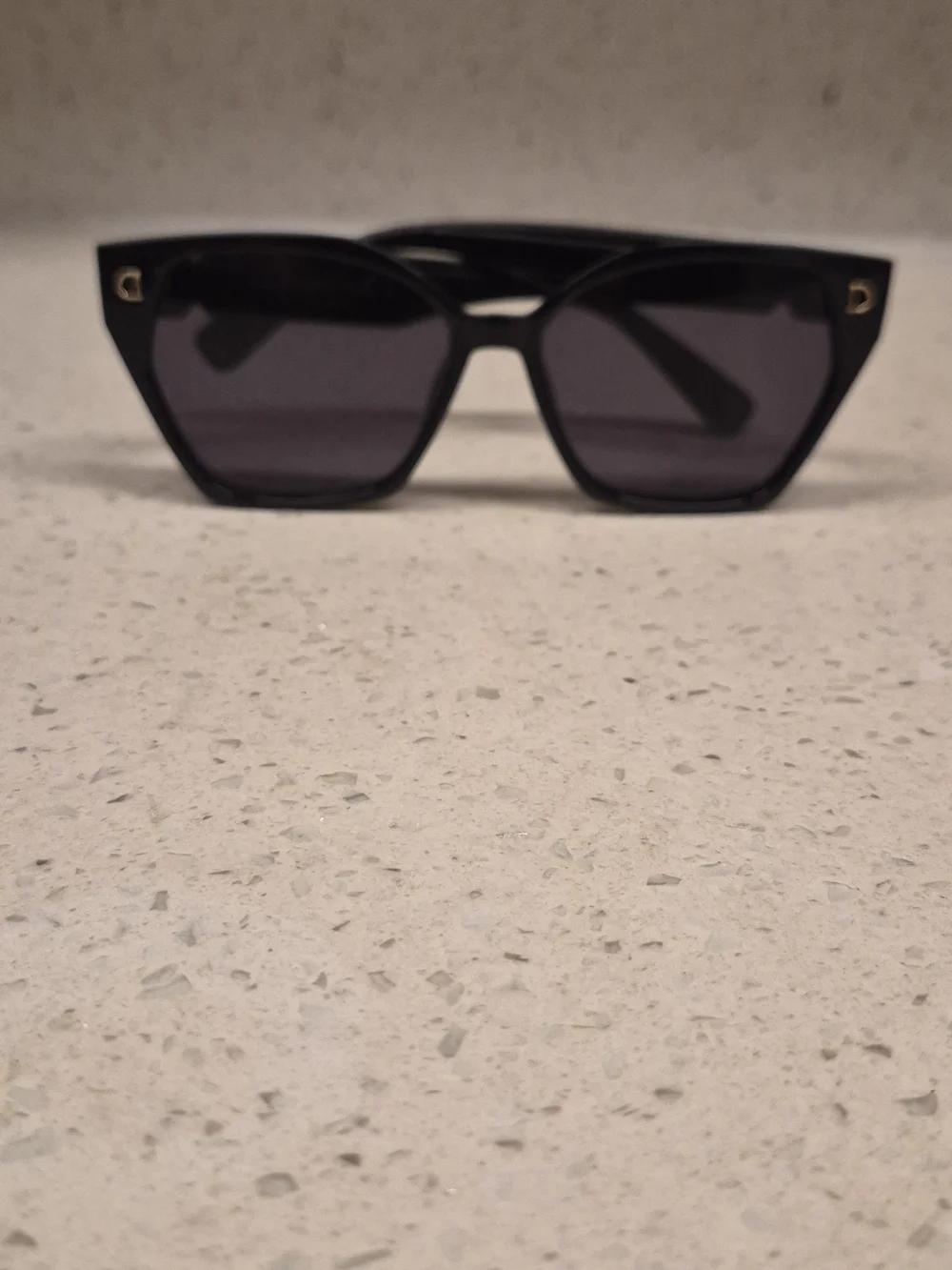 N/A sleek black